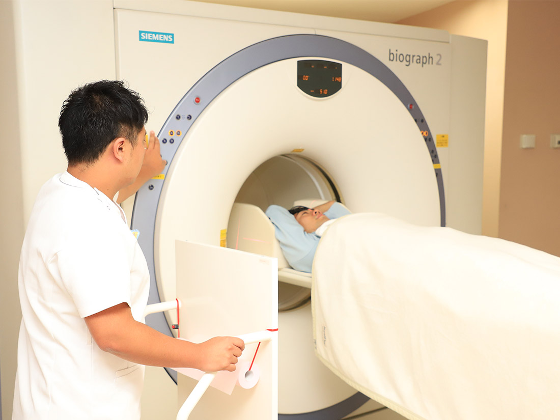 身体への負担に配慮、ほぼ全身を一度でチェックできるPET-CT検査
